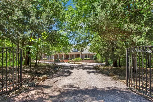$999,900 | 48 Summit Oaks Circle, Denison, TX 75020