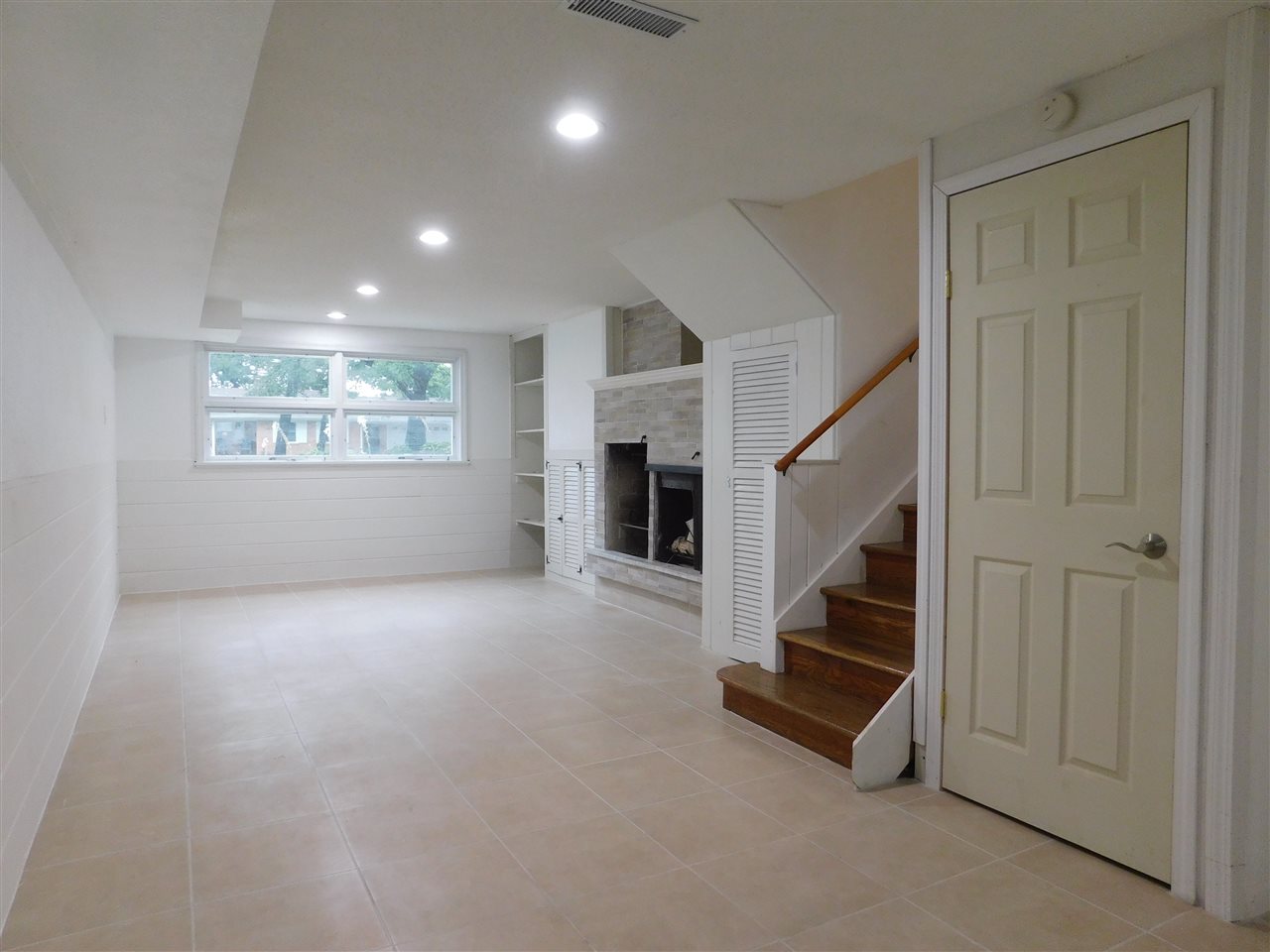 6309 Park Ridge Road Loves Park, IL 61111 - Photo 22 of 26 a view of an empty room with wooden floor and a window