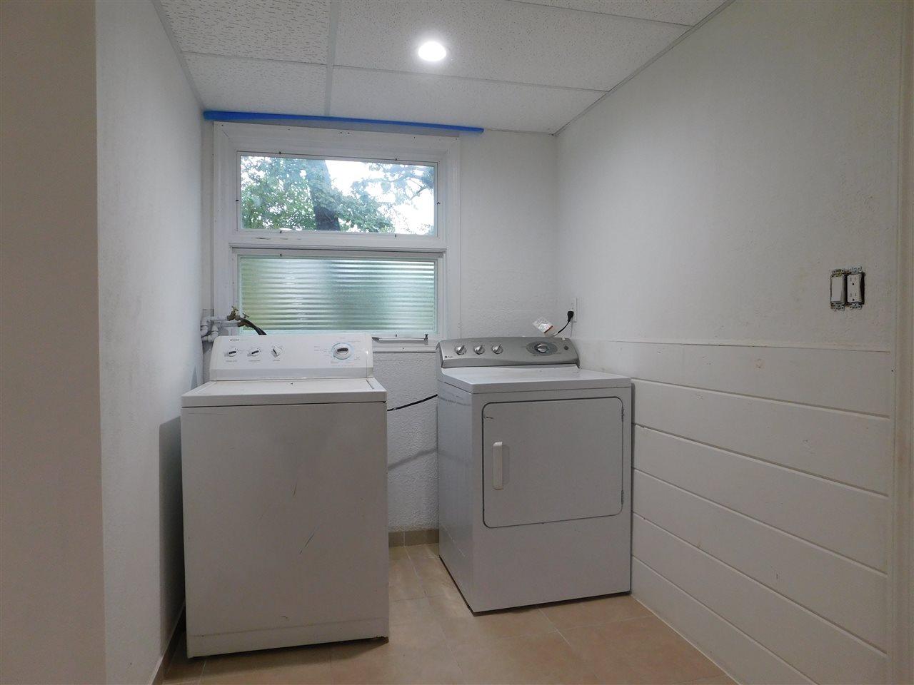 6309 Park Ridge Road Loves Park, IL 61111 - Photo 23 of 26 a utility room with dryer and washer