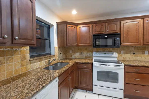 $2,300 | 2700 North Seacrest Boulevard, Boynton Beach, FL 33435