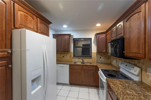 $2,300 | 2700 North Seacrest Boulevard, Boynton Beach, FL 33435