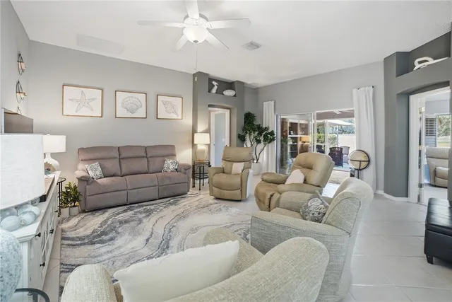 $429,900 | 7132 Southeast 172nd Hazelwood Loop, The Villages, FL 32162