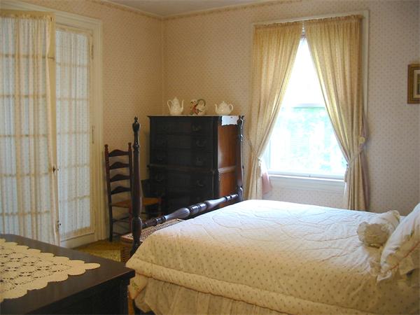 13 Tarleton Road Newton, MA 02459 - Photo 10 of 18