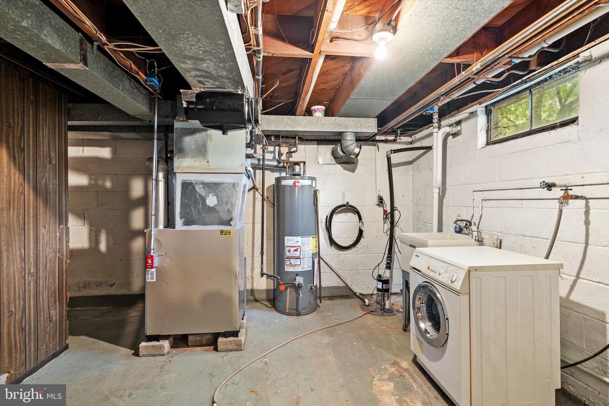 12 Fox Lane Hamilton, NJ 08620 - Photo 24 of 26 a utility room with dryer and washer