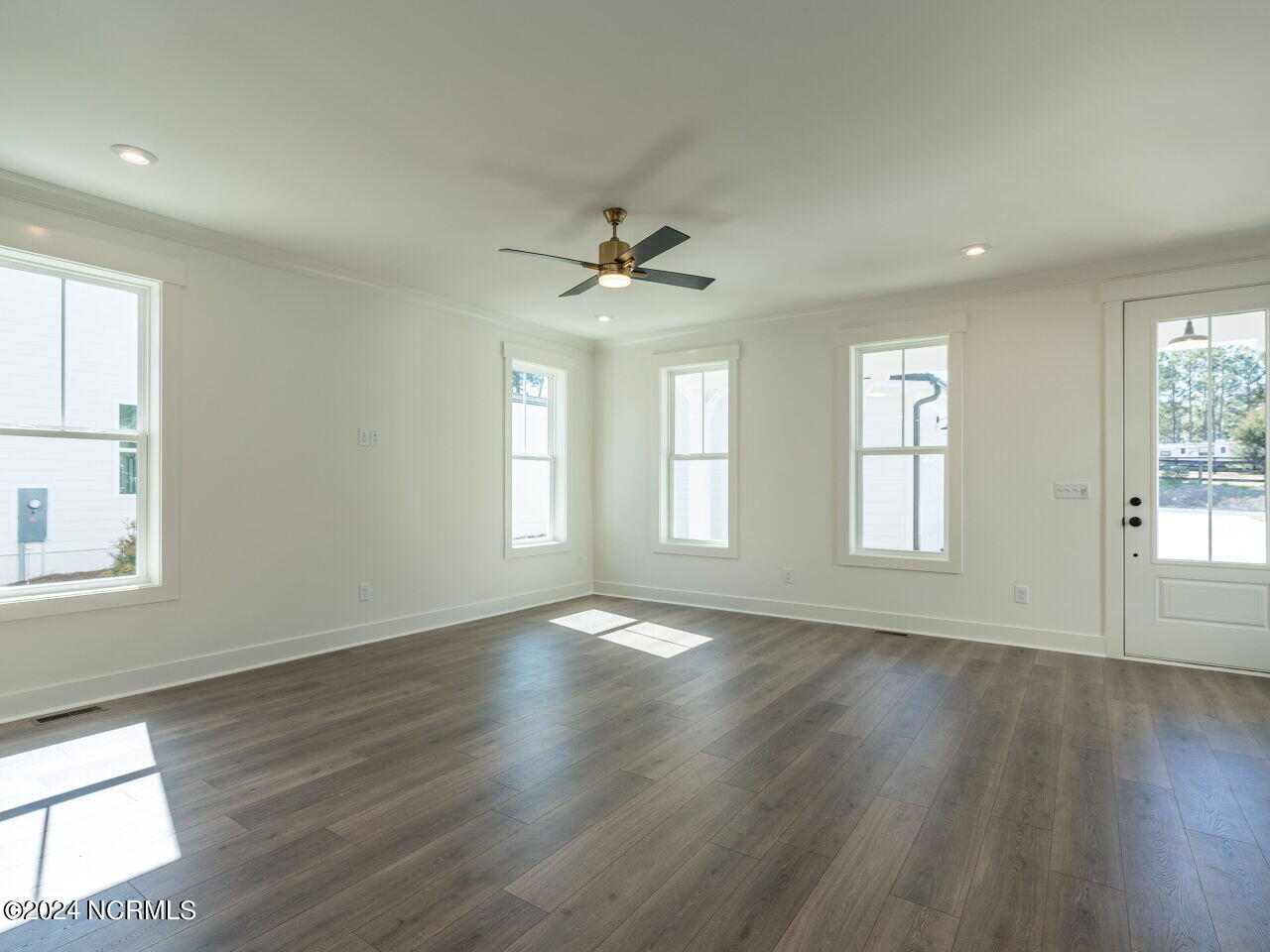 331 Braden Road Southern Pines, NC 28387 - Photo 6 of 29 006-1280x960-family-room