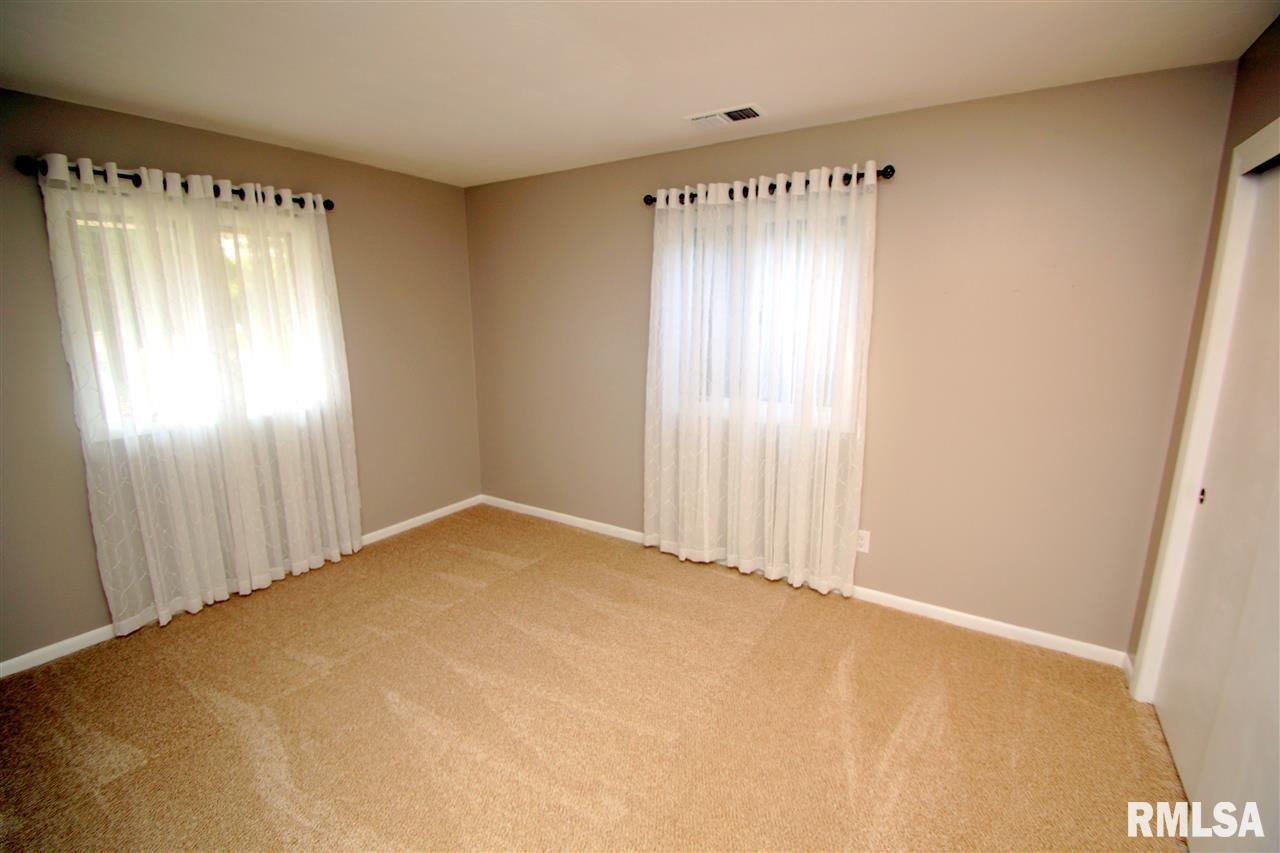 3205 Spring Street Davenport, IA 52807 - Photo 4 of 24 Gallery Image 4