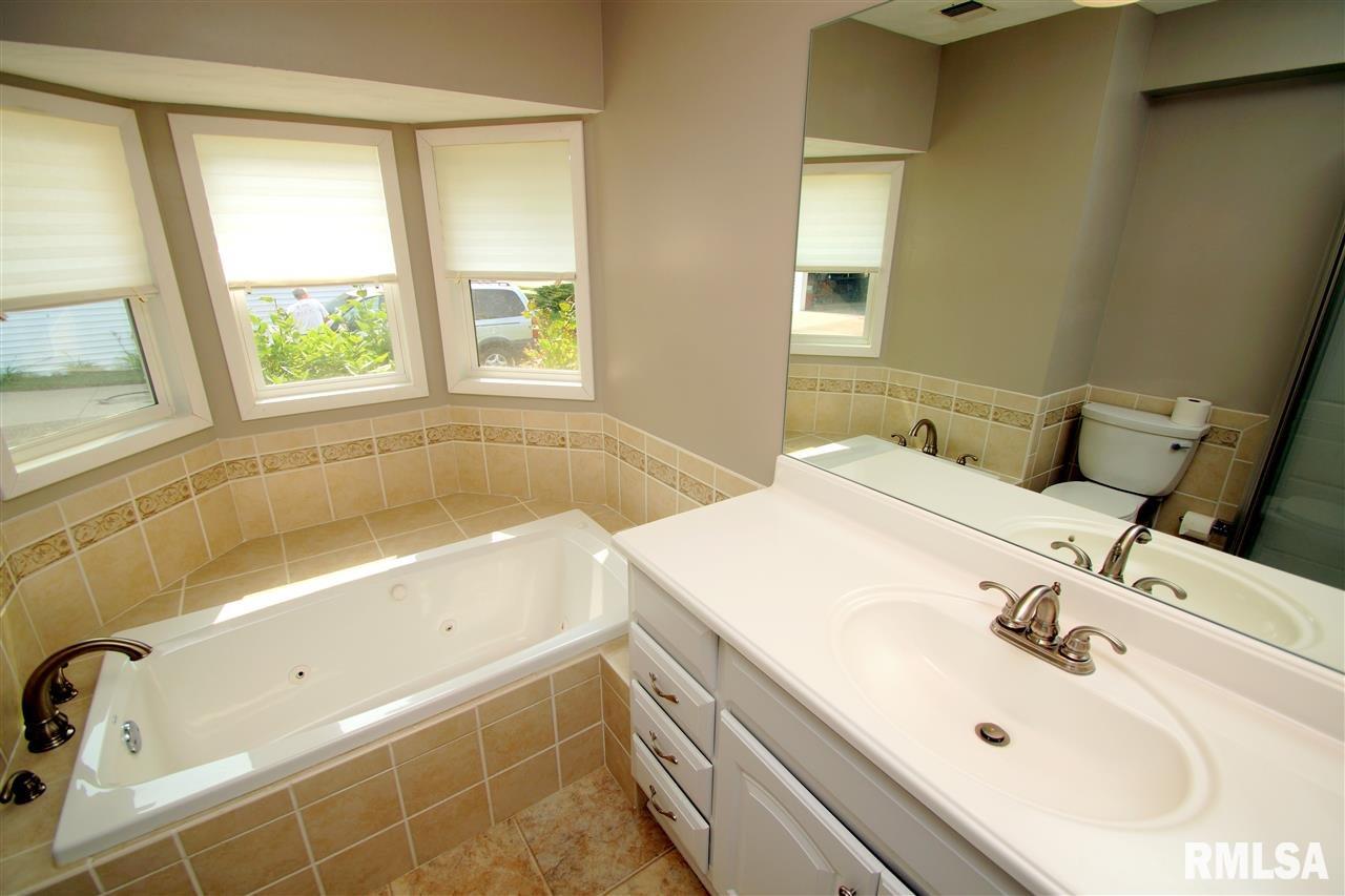 3205 Spring Street Davenport, IA 52807 - Photo 6 of 24 Gallery Image 6