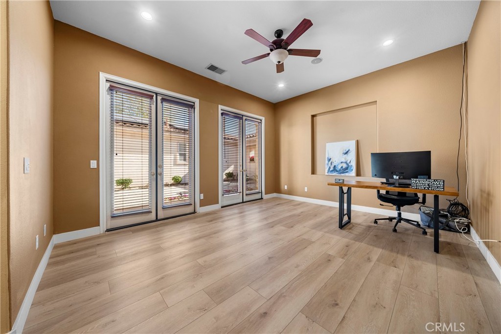 17 Oakmont Drive Rancho Mirage, CA 92270 - Photo 19 of 27 a view of a livingroom with workspace and a window