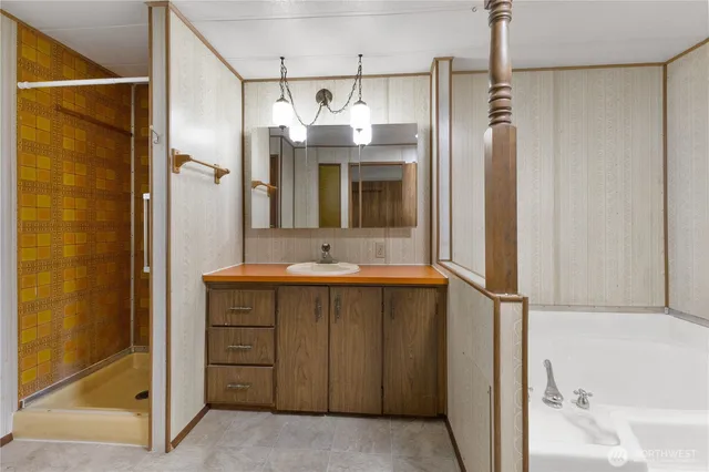 $650,000 | 12833 Squaw Wood Lane Southeast, Rainier, WA 98576