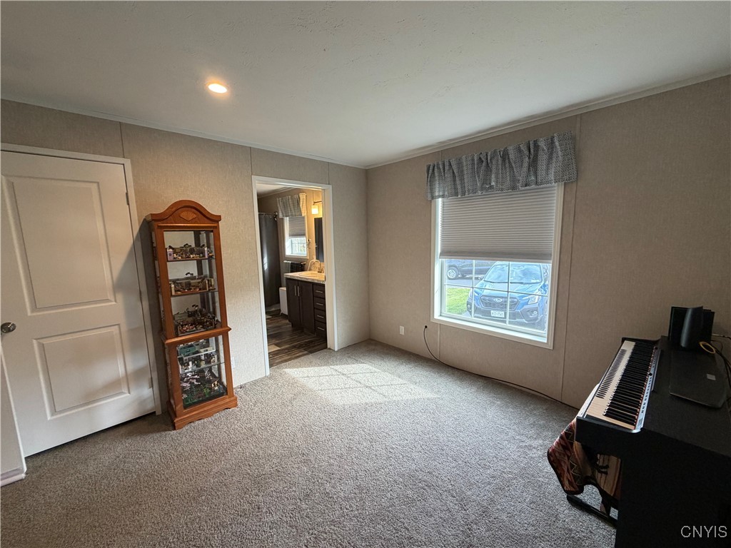 5600 # 69 Shute Road La Fayette, NY 13084 - Photo 24 of 40 Primary bedroom