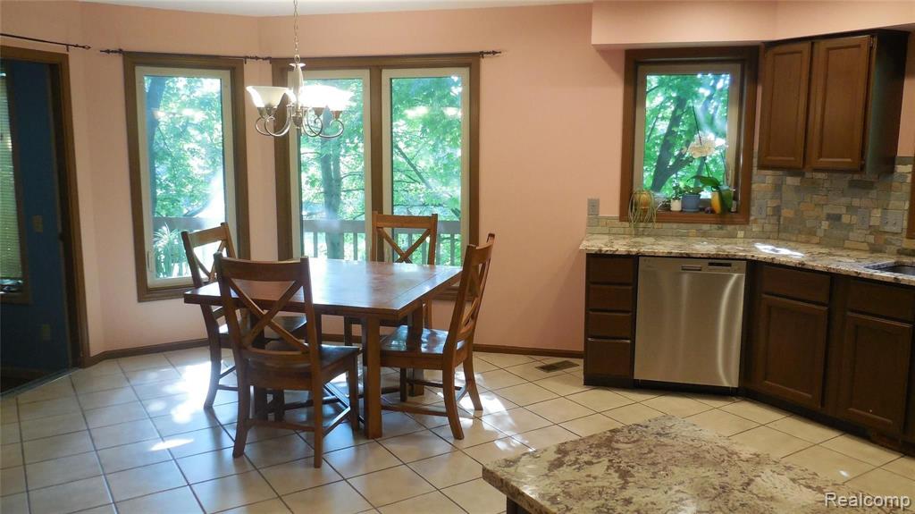 2591 Meadowview Court Rochester Hills, MI 48306 - Photo 10 of 30