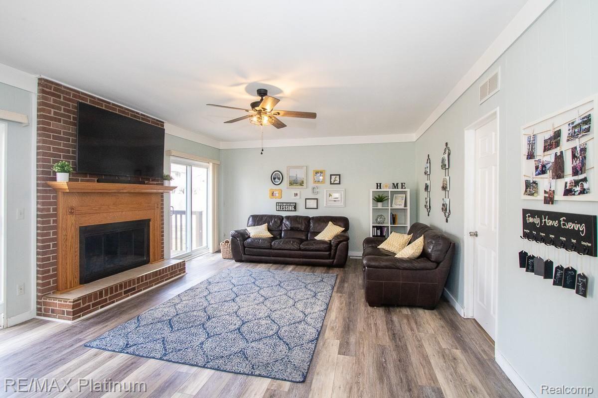 43584 Oakbrook Road Canton, MI 48187 - Photo 10 of 34 Family Room