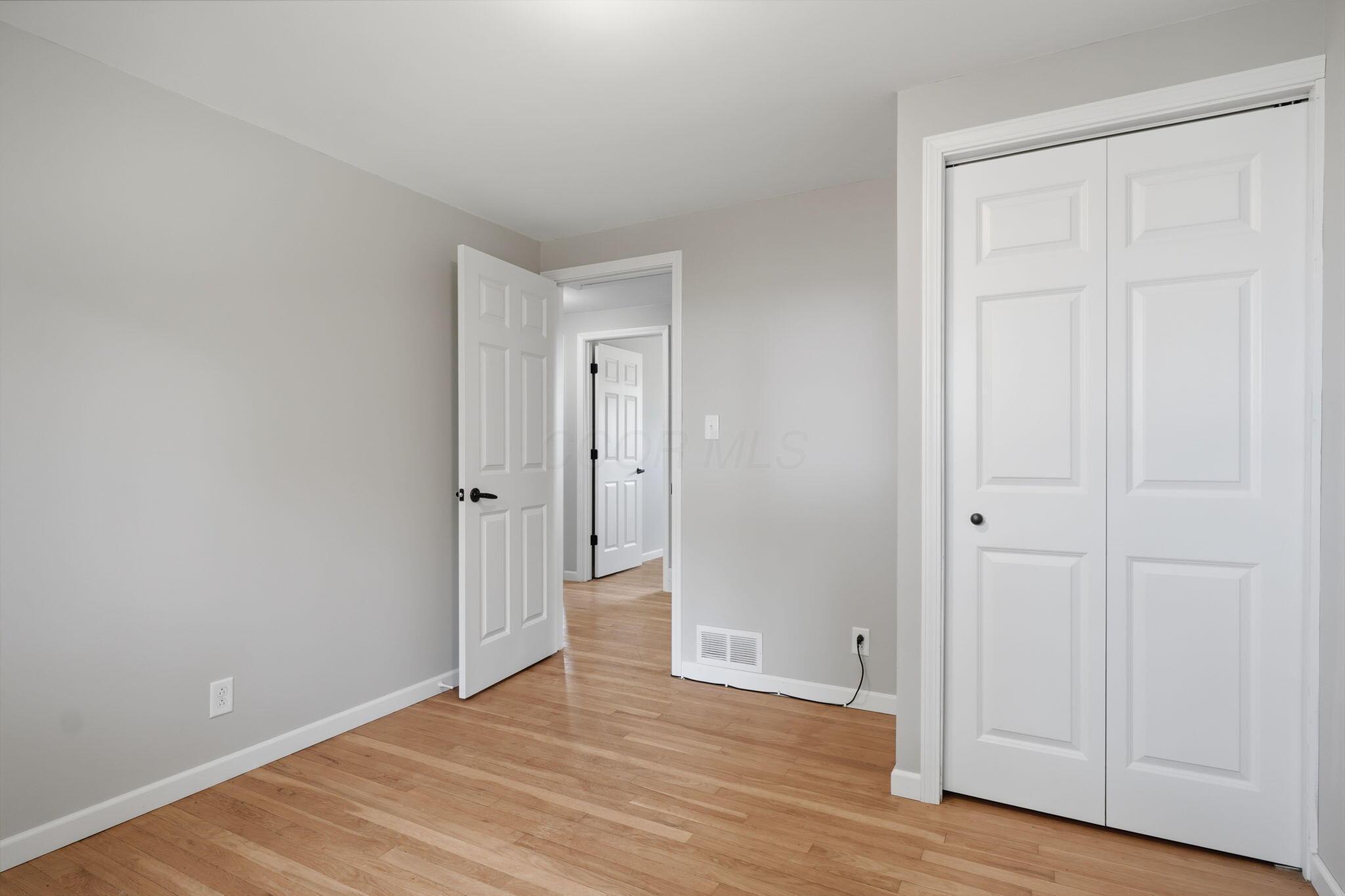 2547 McCutcheon Road Columbus, OH 43219 - Photo 21 of 55 up bedroom