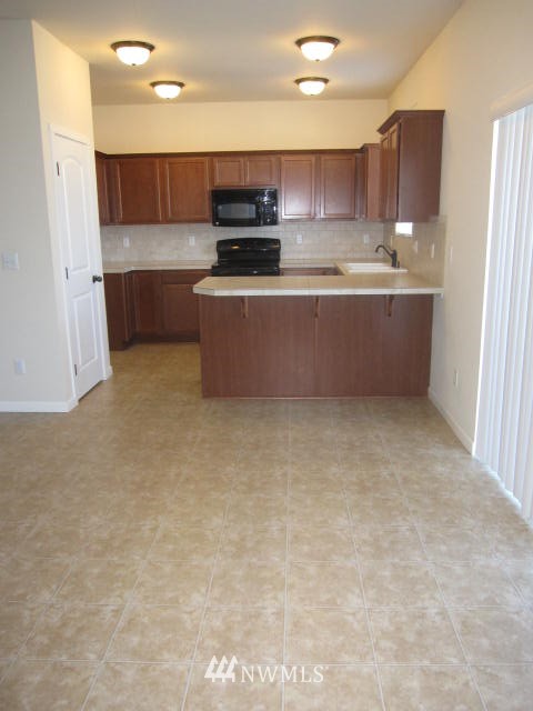 563 Graham Avenue Northeast Renton, WA 98059 - Photo 2 of 15 Gallery Image 2