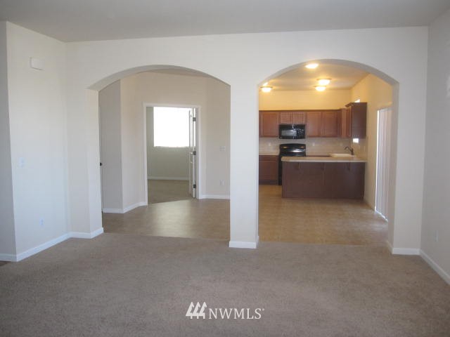 563 Graham Avenue Northeast Renton, WA 98059 - Photo 4 of 15 Gallery Image 4
