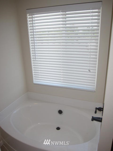 563 Graham Avenue Northeast Renton, WA 98059 - Photo 9 of 15 Gallery Image 9