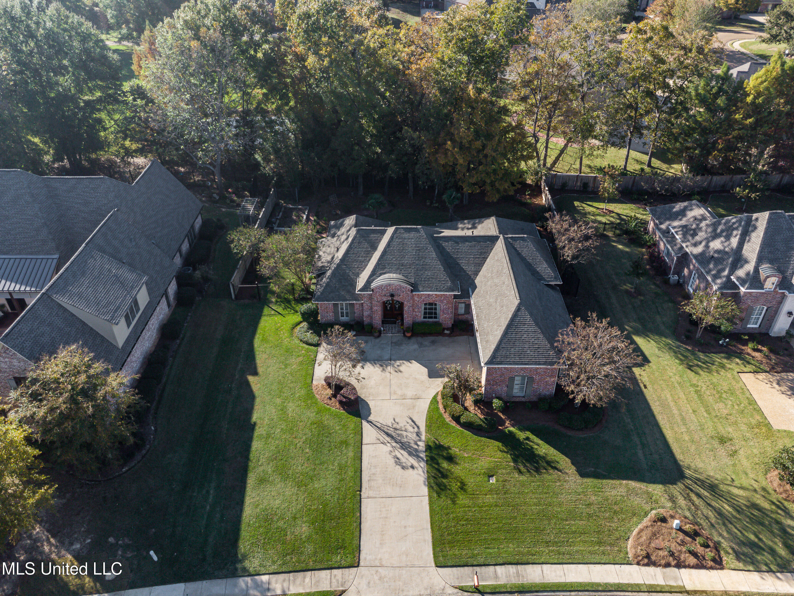 129 Victoria Place Madison, MS 39110 - Photo 8 of 91 129 Victoria Pl drone-1