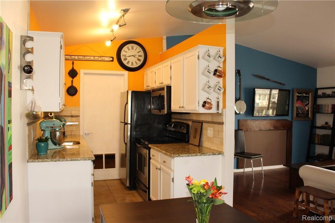 351 South Crooks Road Clawson, MI 48017 - Photo 8 of 24 351 Crooks Rd_08.JPG