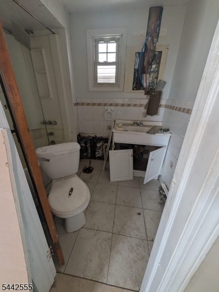66 Erie Street Elizabeth Port, NJ 07206 - Photo 7 of 15
