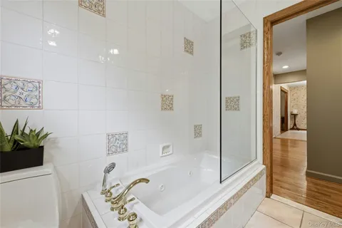 $1,100,000 | 3 Partridge Lane, Huntington, NY 11743