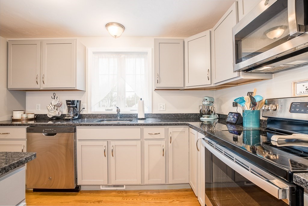 11 Spring Avenue, Unit 11 Wareham, MA 02571 - Photo 6 of 27 Gallery Image 6