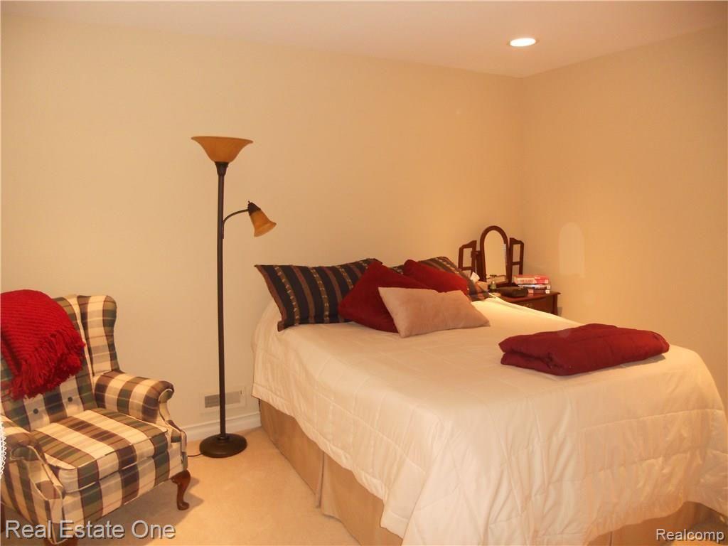 966 Golfview Court, Unit 9 Rochester, MI 48307 - Photo 25 of 46 DSCN3502.JPG