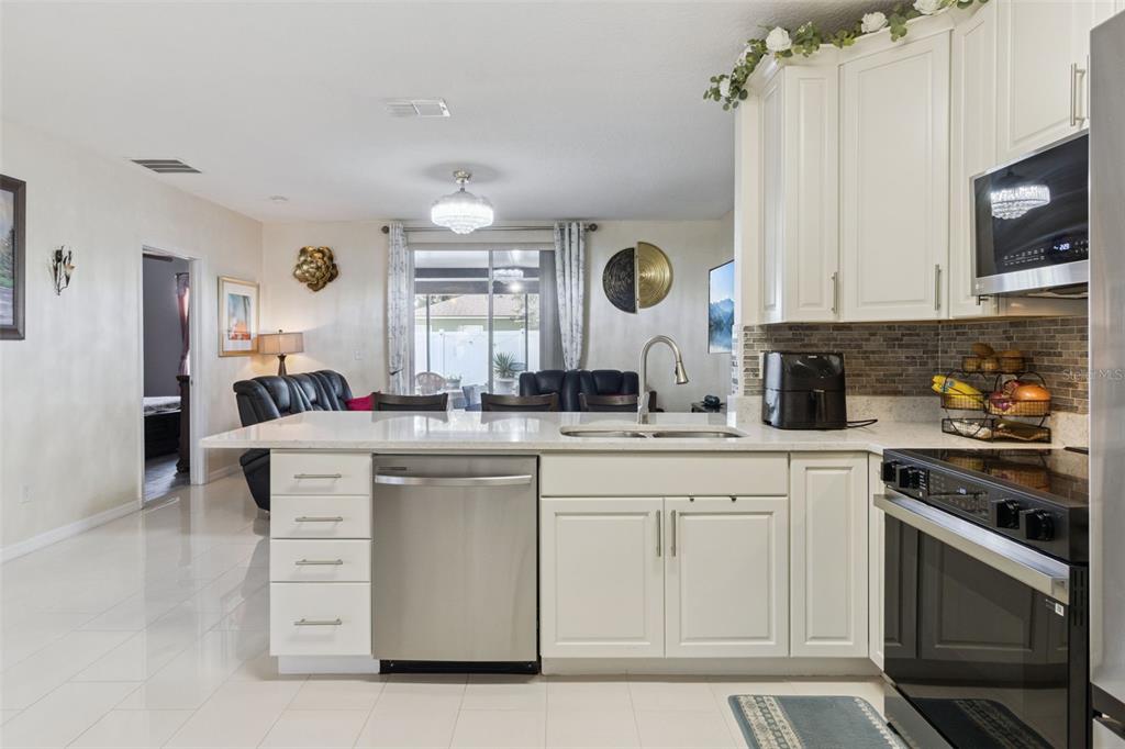 4813 Ashurst Street Kissimmee, FL 34758 - Photo 10 of 25