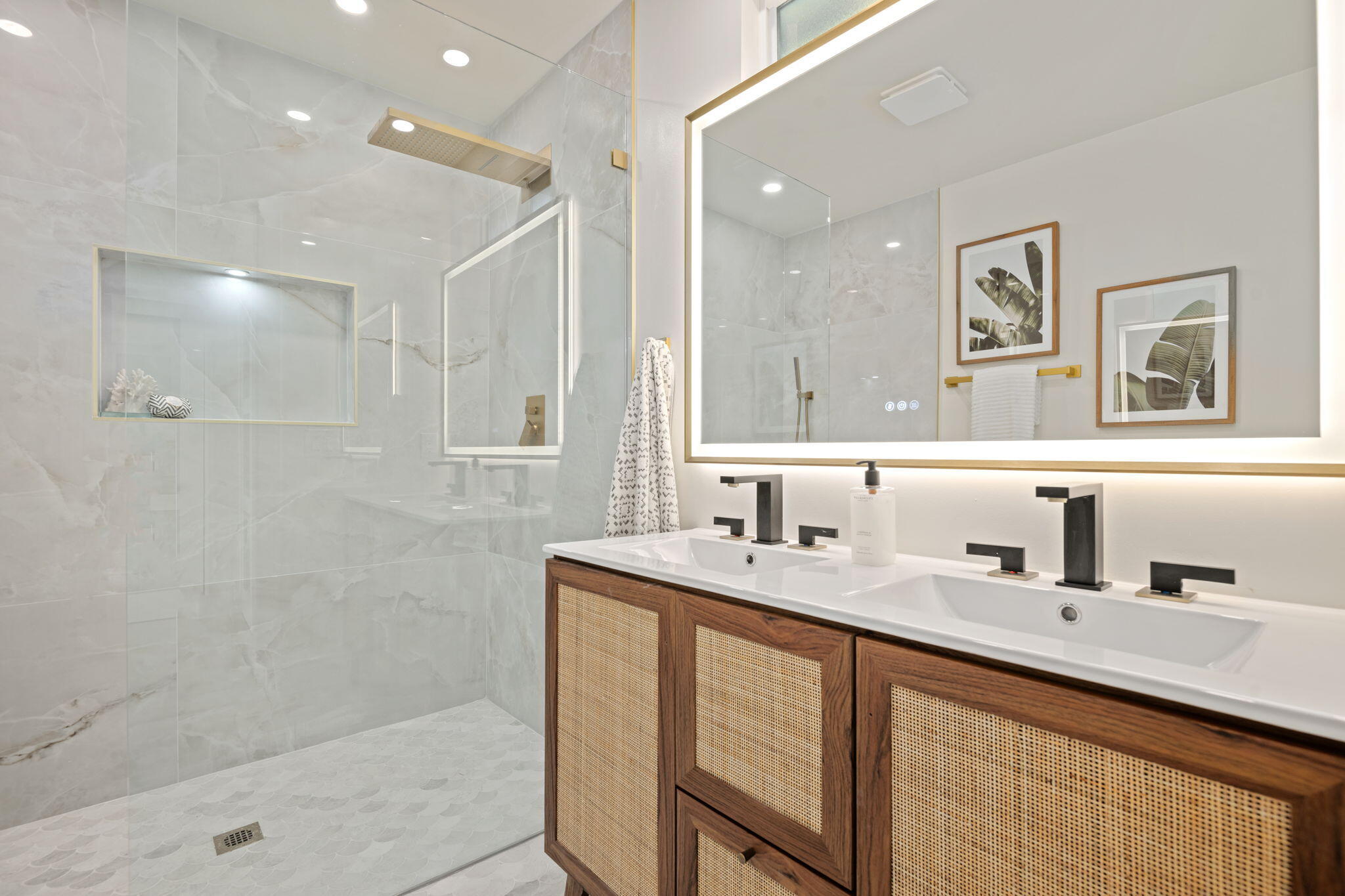 1330 Post Avenue Carpinteria, CA 93013 - Photo 12 of 26 12 - Primary Bathroom