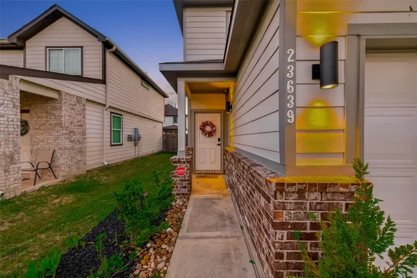 $1,950 | 23639 Buttress Root Drive, Spring, TX 77373