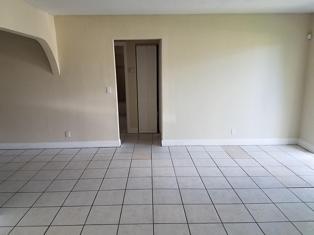 1245 West 36th Street Riviera Beach, FL 33404 - Photo 4 of 8 20170329_102959