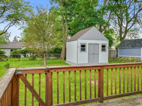 $2,950 | 720 Country Lane South, Roselle, IL 60172