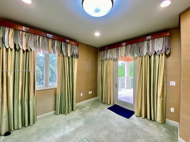 a view of backyard with garden and trees