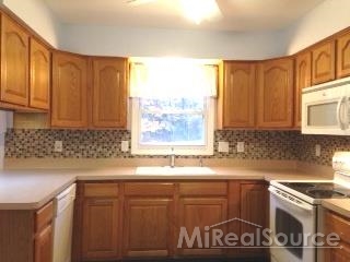 5600 North Fleming Road Fowlerville, MI 48836 - Photo 4 of 15 31218188-3.JPG