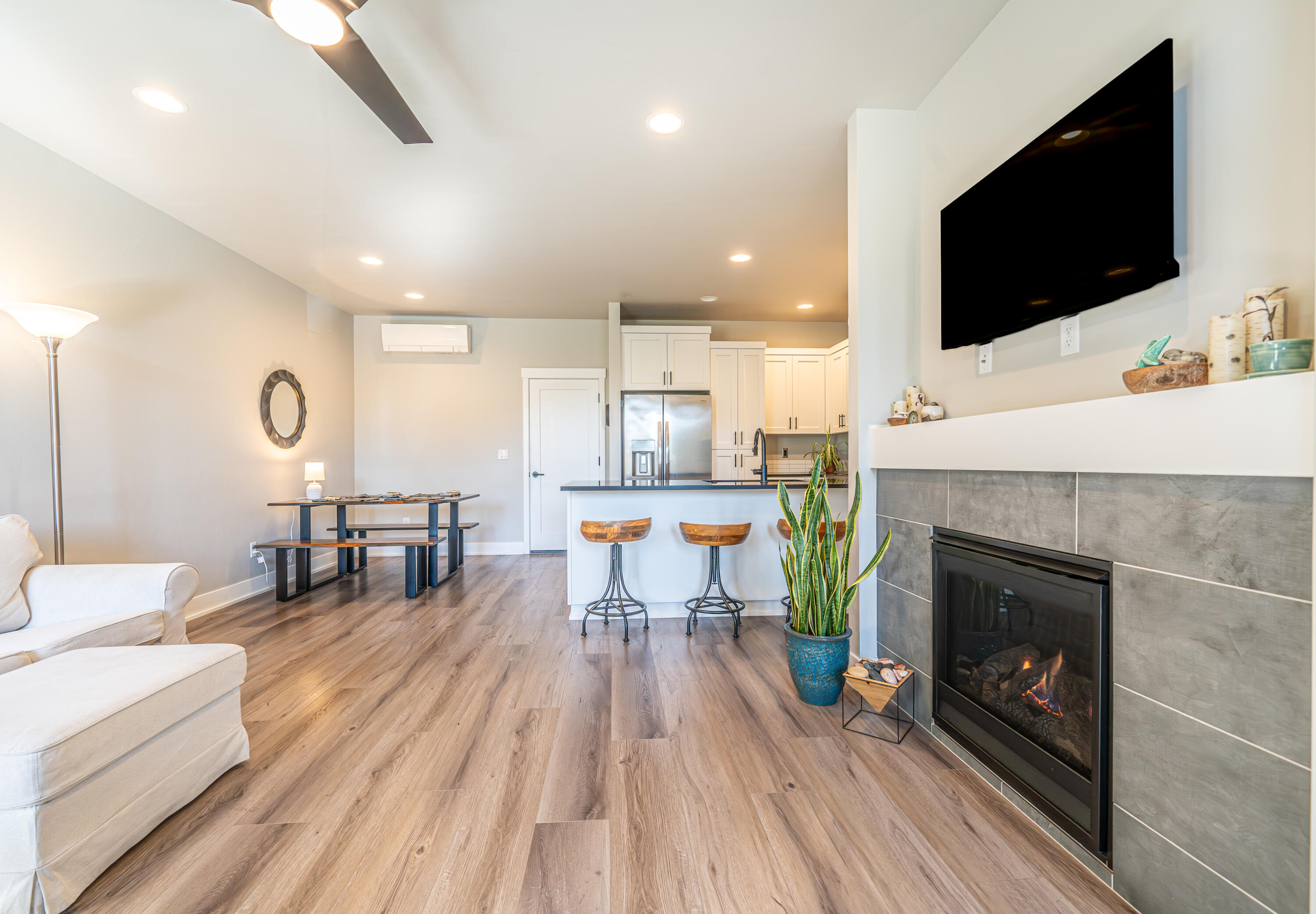 3723 Eagle Road Bend, OR 97701 - Photo 5 of 54 Heather L-24