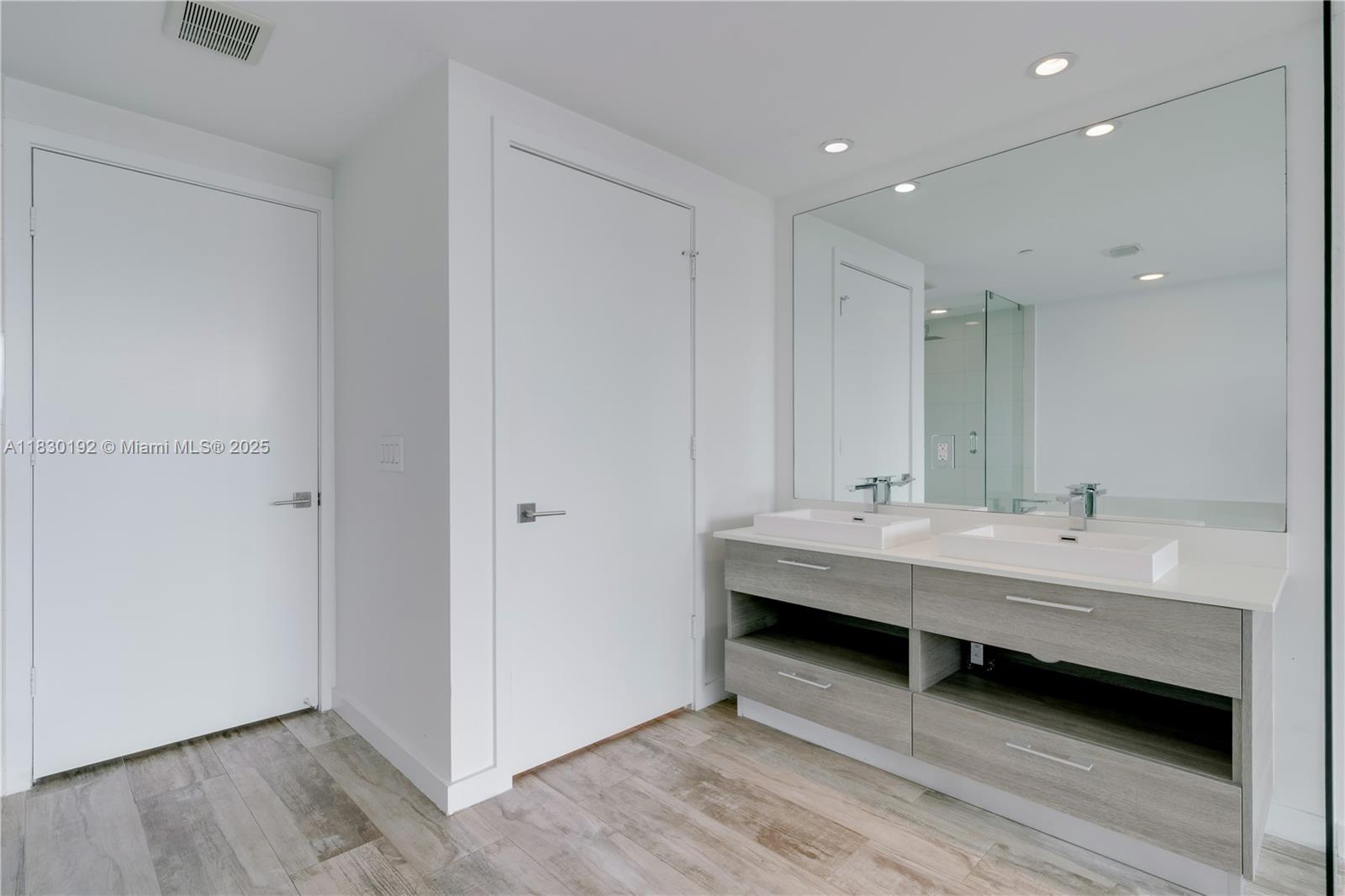 650 Northeast 32nd Street, Unit 802 Miami, FL 33137 - Photo 16 of 33 a hall with a sink and a mirror