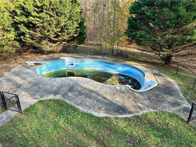 a view of a backyard with a fountain