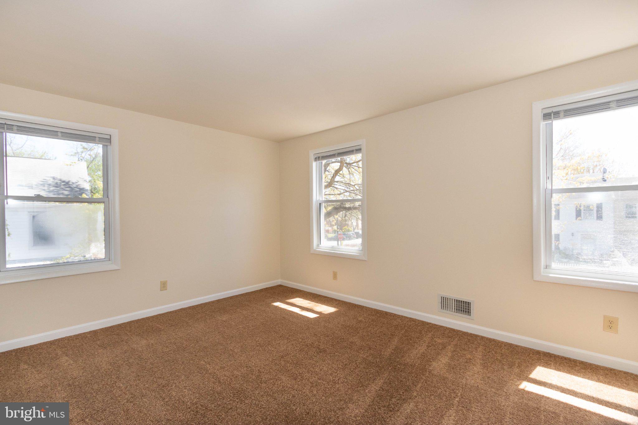 9206 Hood Road Manassas, VA 20110 - Photo 18 of 23 Pre-tenant photos. Current condition varies.