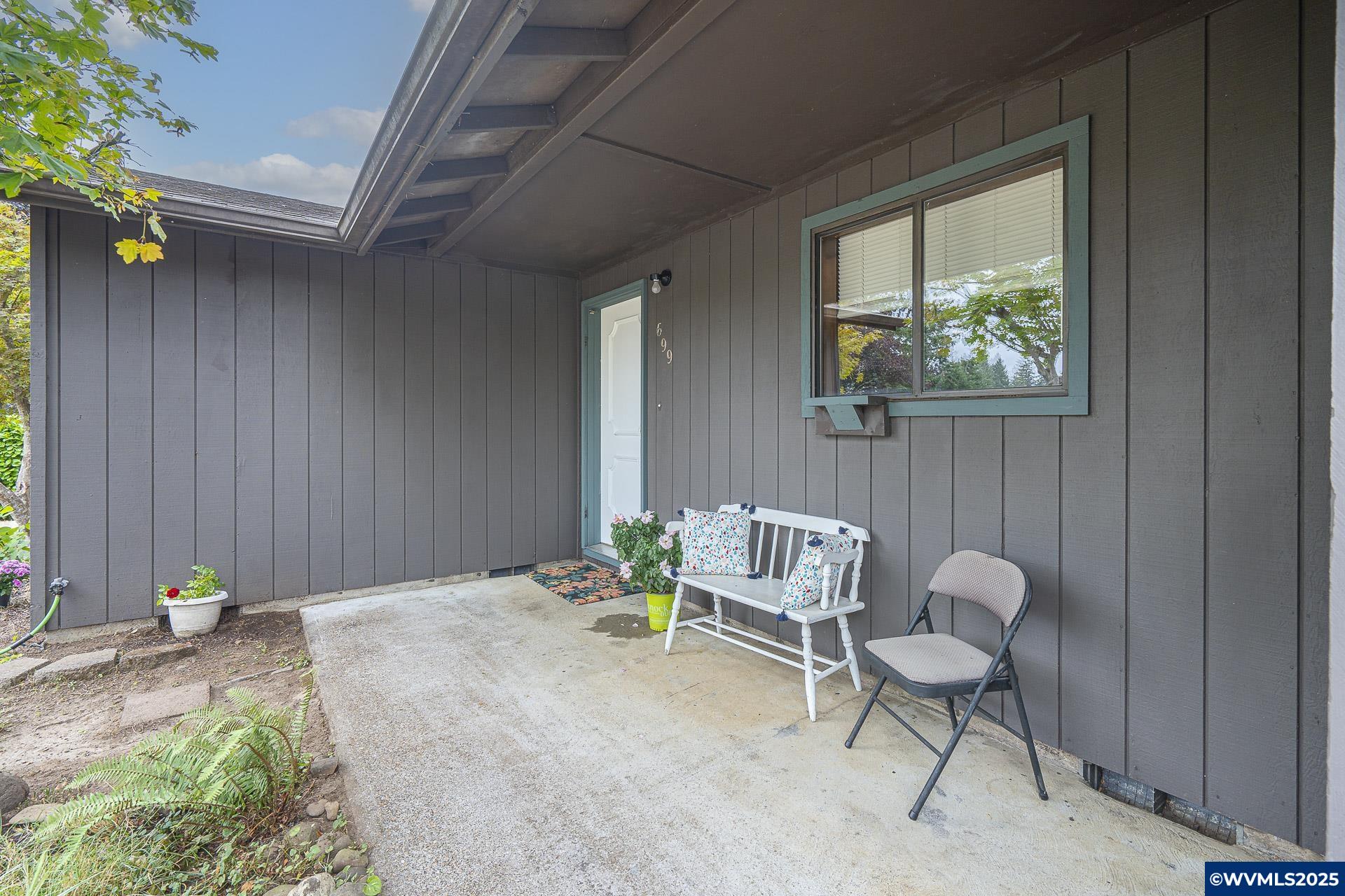 699 Southwest Sheila Street Dallas, OR 97338 - Photo 2 of 27 Gallery Image 2