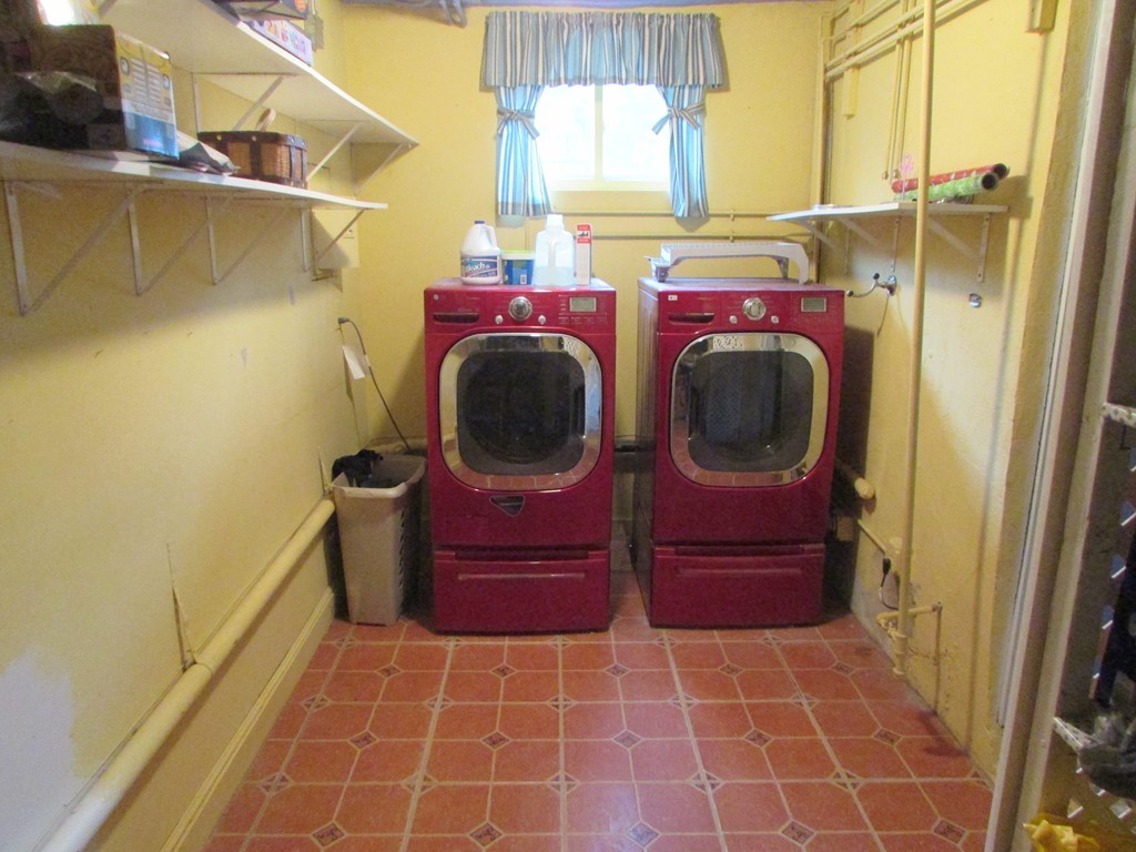 21 Silver Street Springfield, MA 01107 - Photo 10 of 21