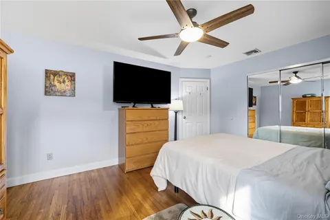 $699,999 | 20 MacArthur Boulevard, Hauppauge, NY 11788