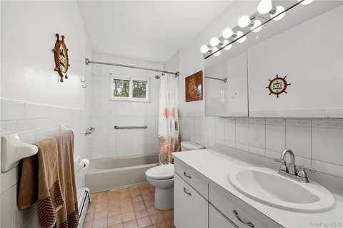 $699,999 | 20 MacArthur Boulevard, Hauppauge, NY 11788