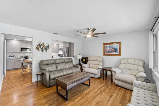 $699,999 | 20 MacArthur Boulevard, Hauppauge, NY 11788