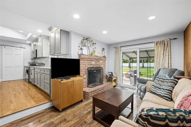 $699,999 | 20 MacArthur Boulevard, Hauppauge, NY 11788