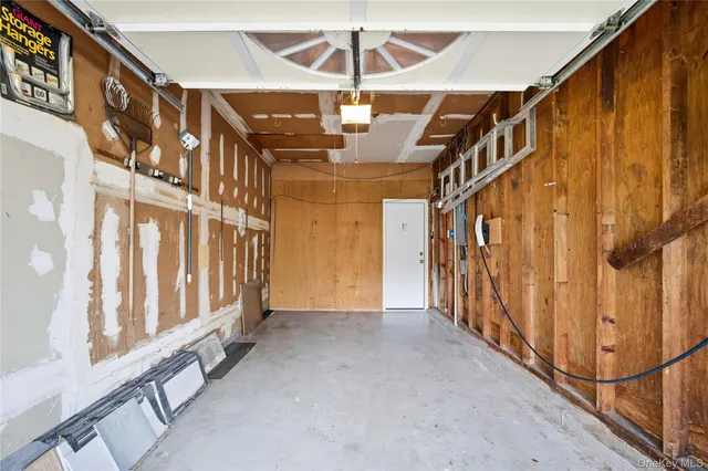 $699,999 | 20 MacArthur Boulevard, Hauppauge, NY 11788