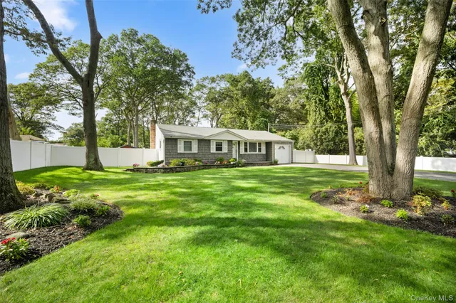 $699,999 | 20 MacArthur Boulevard, Hauppauge, NY 11788