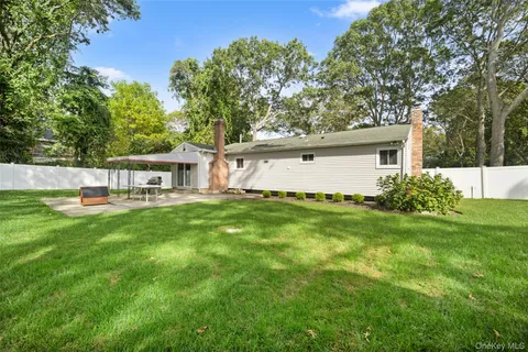 $699,999 | 20 MacArthur Boulevard, Hauppauge, NY 11788