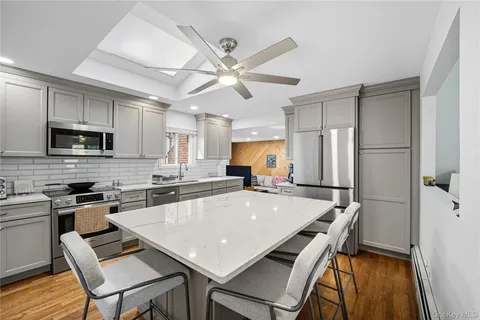 $699,999 | 20 MacArthur Boulevard, Hauppauge, NY 11788