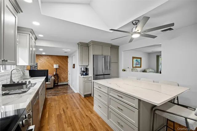 $699,999 | 20 MacArthur Boulevard, Hauppauge, NY 11788