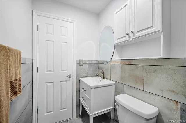 $699,999 | 20 MacArthur Boulevard, Hauppauge, NY 11788