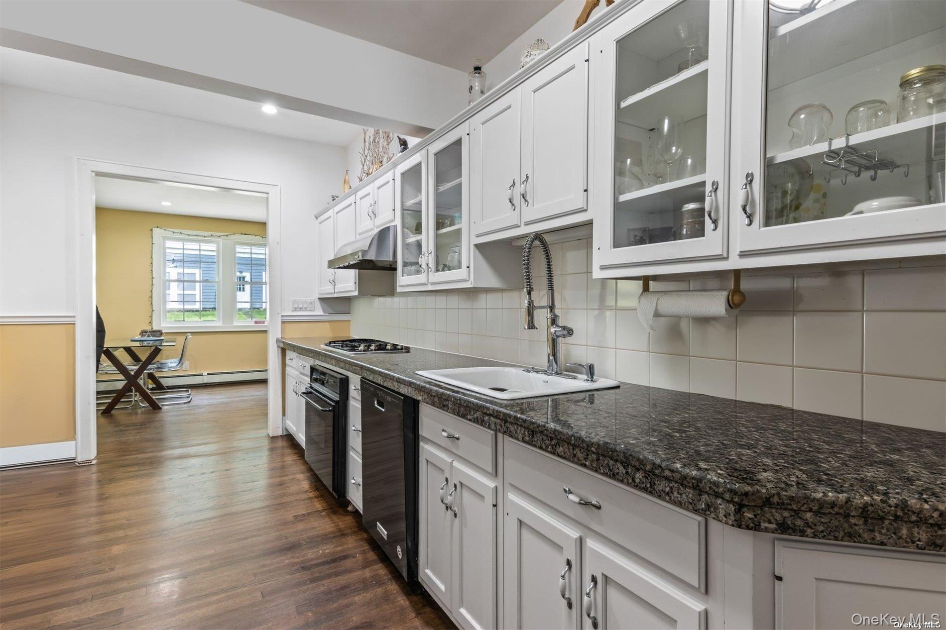 245 Main Street, Unit 1 Cold Spring Harbor, NY 11724 - Photo 8 of 27 Kitchen